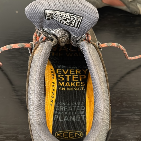 KEEN Women’s Targhee II hiking shoes, size 8 - Picture 4 of 4